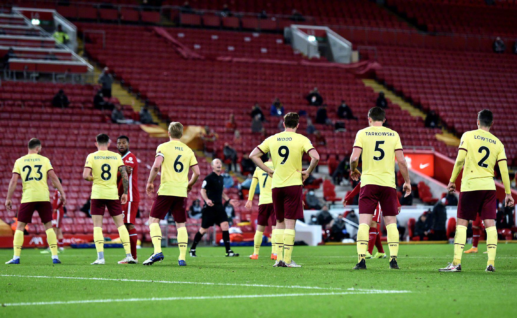 国防部新闻发言人吴谦介绍《互联网军事信息传播管理办法》有关情况.